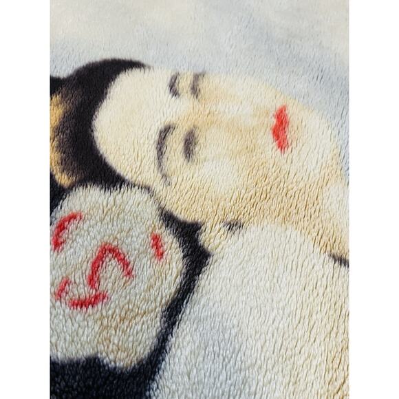 Gorgeous Plush Throw Blanket 94x82" Colorful Native American Chief Carrying Lady - Picture 7 of 15